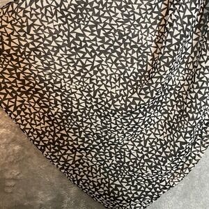 Womens Geometric Chic Sophisticated Glamour Monochrome Lightweight Chiffon Scarf